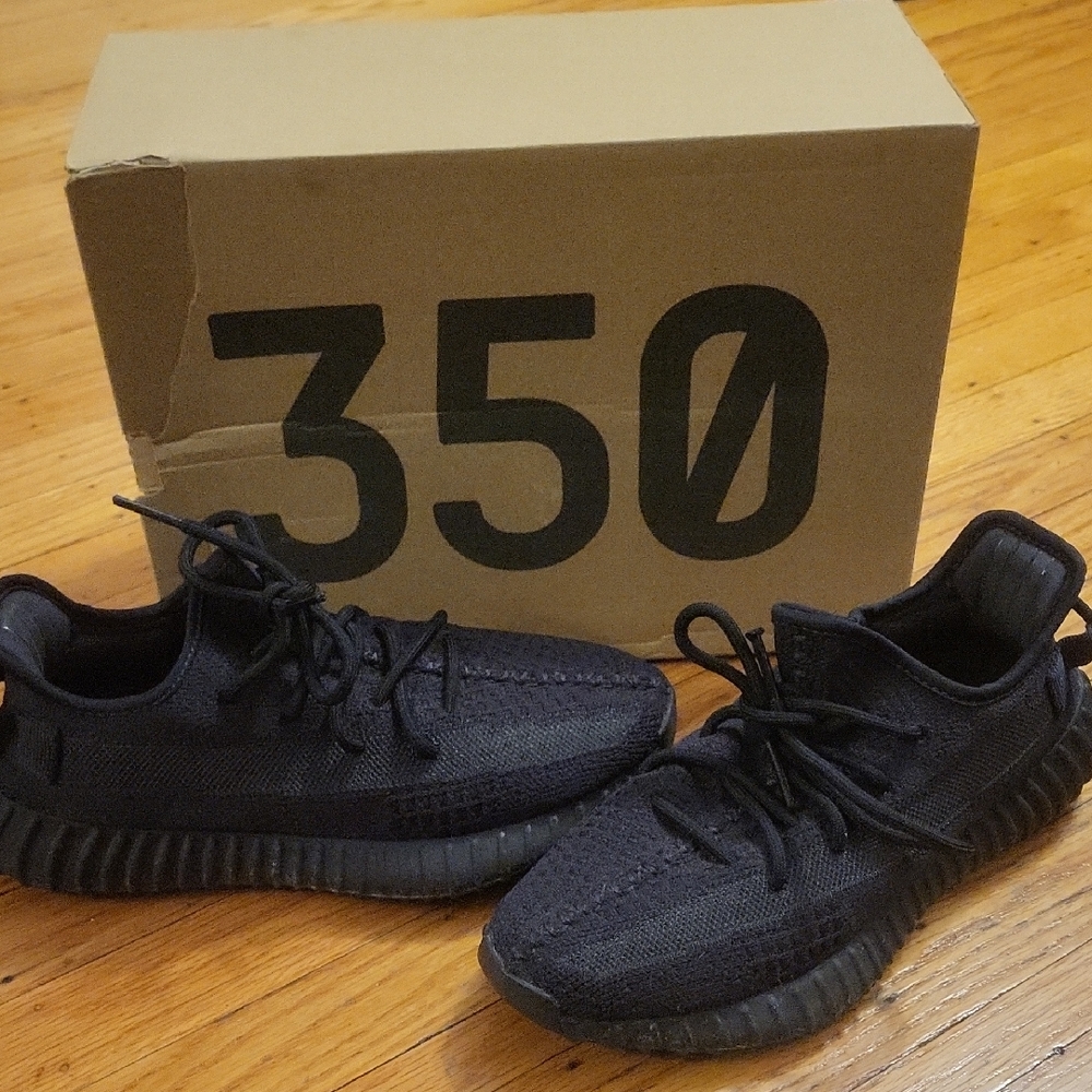 Adidas Yeezy Boost 350 V2 Triple Black Sneakers
